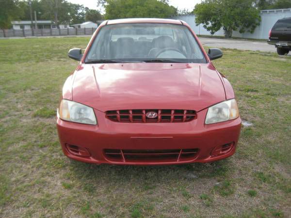 2000 Hyundai Accent S Sedan