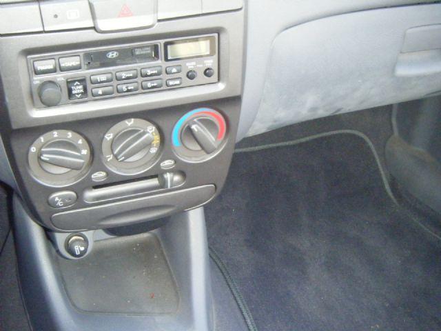 2002 Hyundai Accent ESi