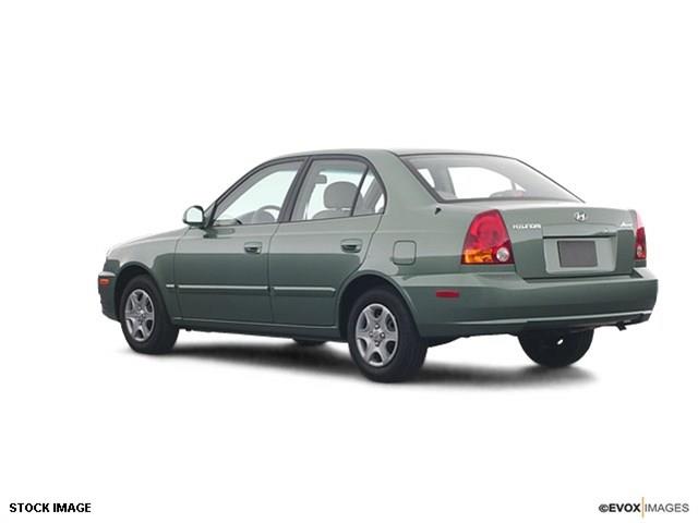 2004 Hyundai Accent S Sedan