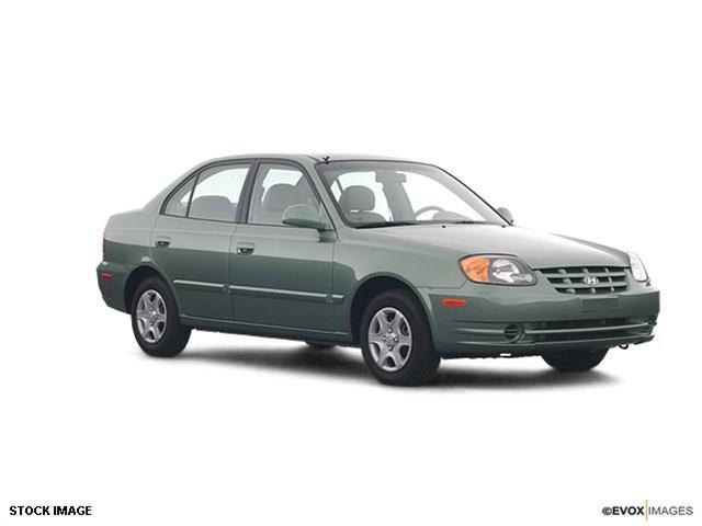 2004 Hyundai Accent S Sedan