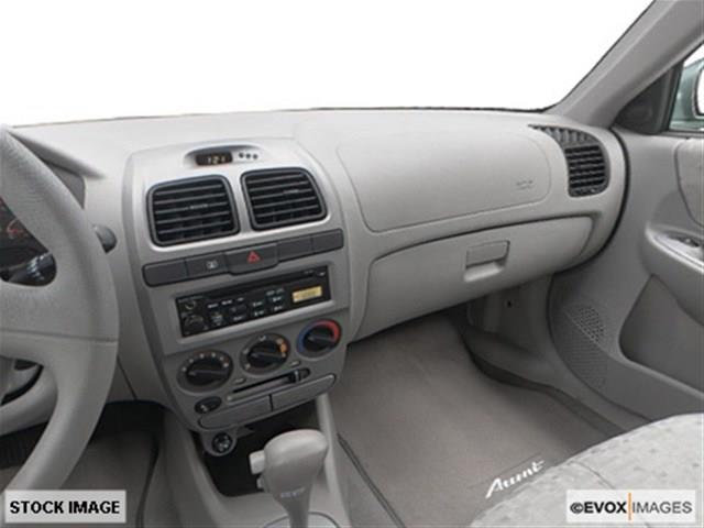 2004 Hyundai Accent S Sedan