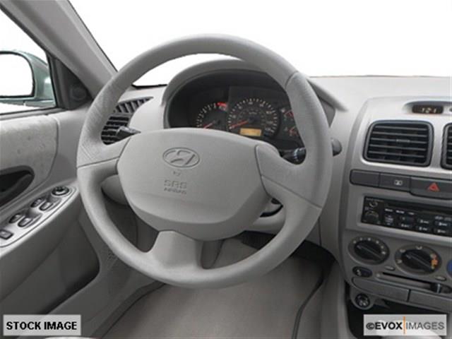 2004 Hyundai Accent S Sedan