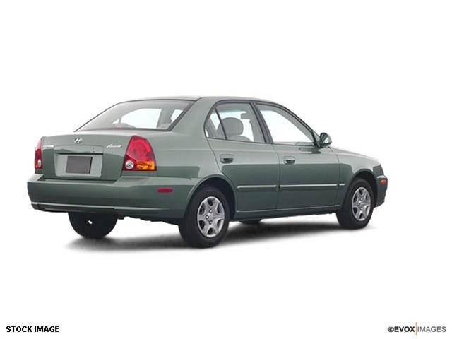 2004 Hyundai Accent S Sedan