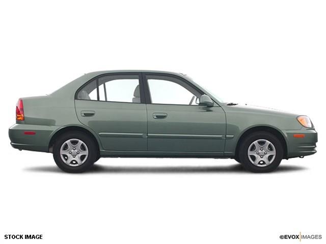 2004 Hyundai Accent S Sedan