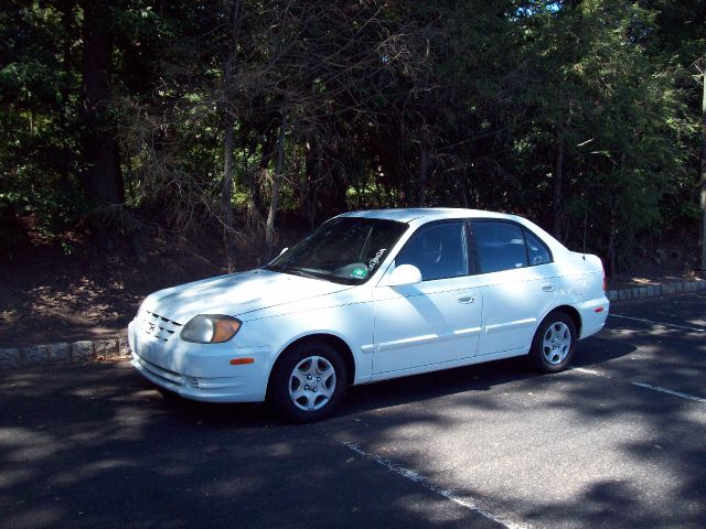 2004 Hyundai Accent Slt,4x4,1-owner,3rd Seat