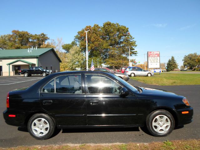 2004 Hyundai Accent Slt,4x4,1-owner,3rd Seat