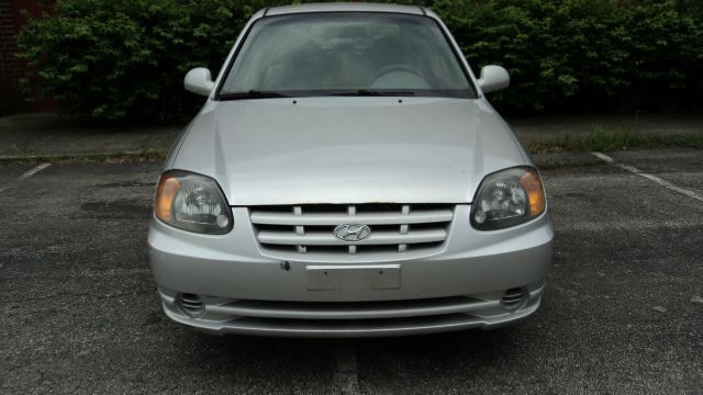 2004 Hyundai Accent 2000 Dodge SLT