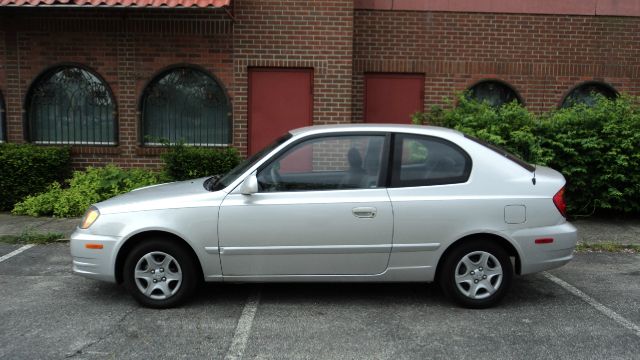 2004 Hyundai Accent 2000 Dodge SLT