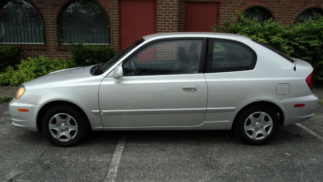 2004 Hyundai Accent 2000 Dodge SLT