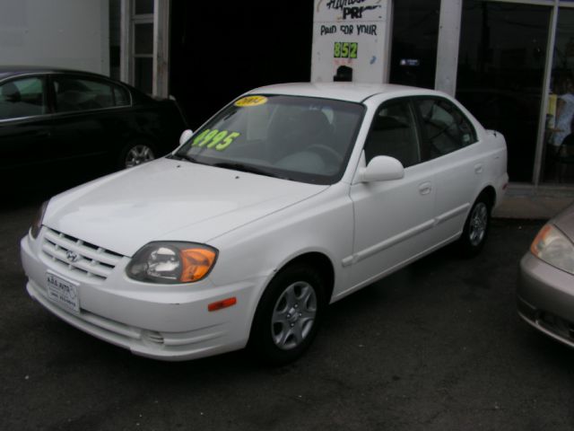 2004 Hyundai Accent Slt,4x4,1-owner,3rd Seat