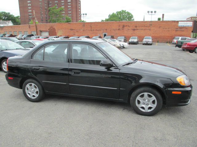 2004 Hyundai Accent Slt,4x4,1-owner,3rd Seat