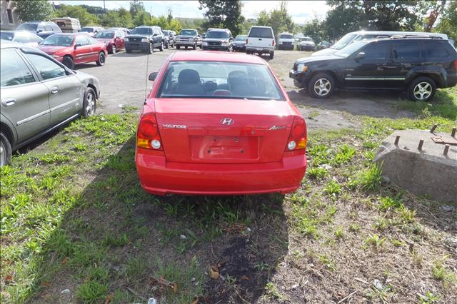 2005 Hyundai Accent S Sedan