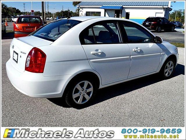 2008 Hyundai Accent E350 XLT 12 Passenger Van