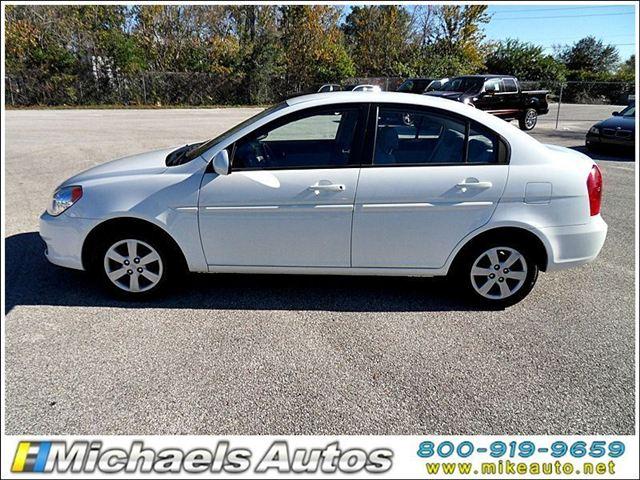 2008 Hyundai Accent E350 XLT 12 Passenger Van