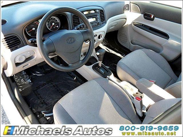 2008 Hyundai Accent E350 XLT 12 Passenger Van