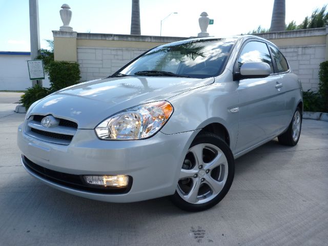 2010 Hyundai Accent LS LOW Milesfactory Warranty Sedan