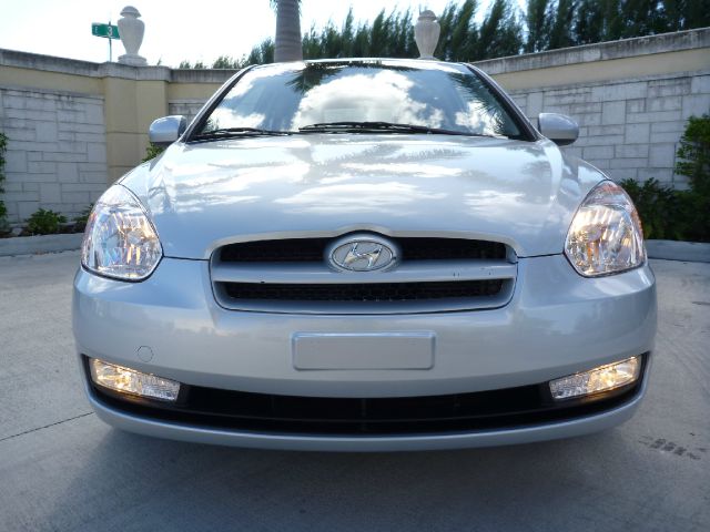 2010 Hyundai Accent LS LOW Milesfactory Warranty Sedan