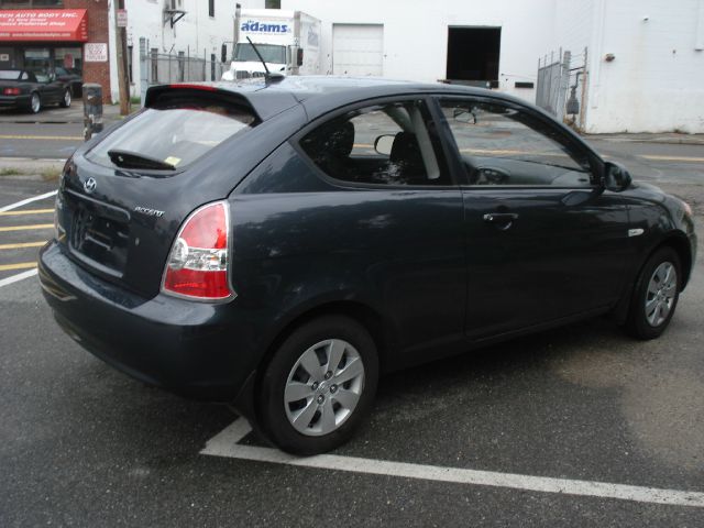 2010 Hyundai Accent Base 1500 SLT Crew S/B