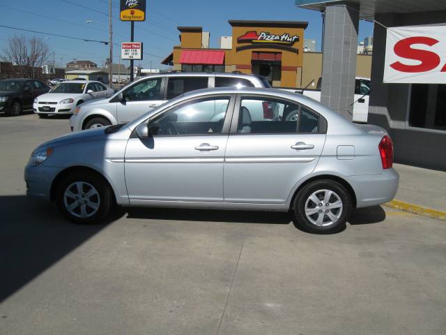 2010 Hyundai Accent FWD 4dr Sport