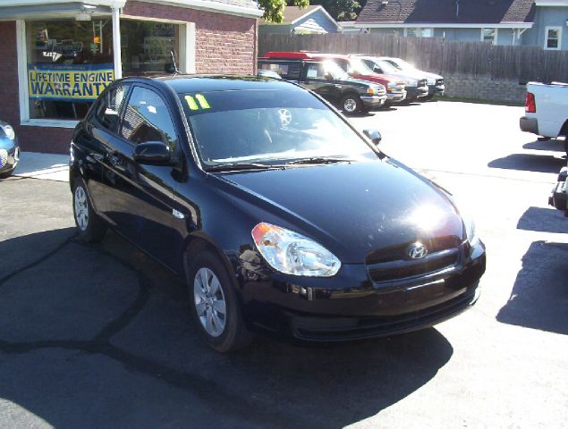 2011 Hyundai Accent 2000 Dodge SLT