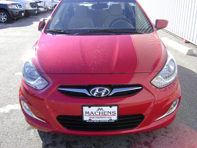 2013 Hyundai Accent FWD 4dr Sport