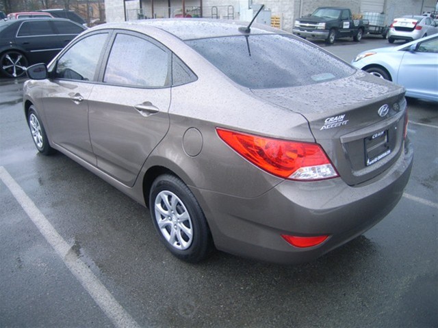 2013 Hyundai Accent FWD 4dr Sport