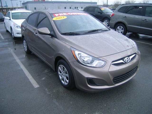 2013 Hyundai Accent FWD 4dr Sport