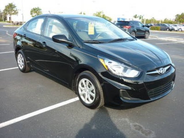 2013 Hyundai Accent FWD 4dr Sport