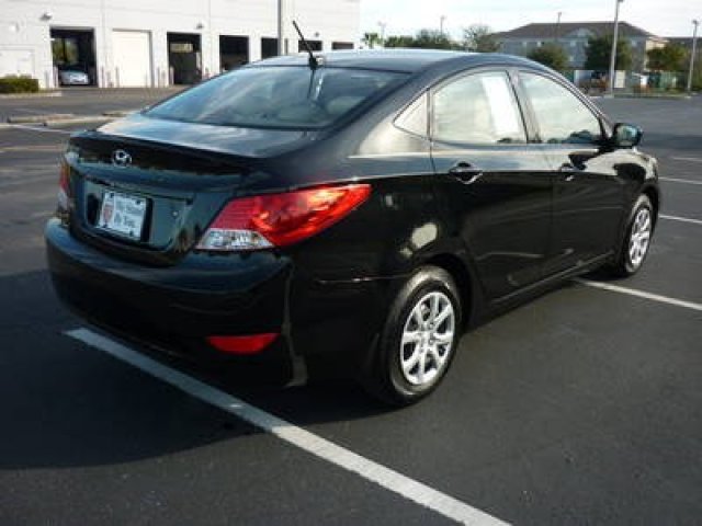 2013 Hyundai Accent FWD 4dr Sport