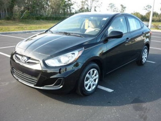 2013 Hyundai Accent FWD 4dr Sport