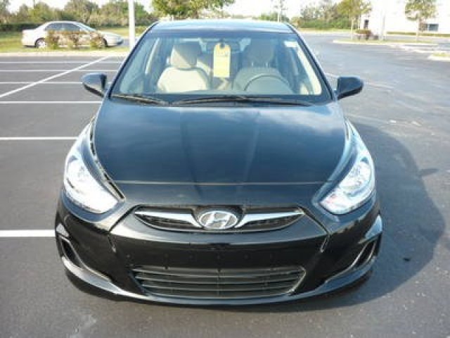 2013 Hyundai Accent FWD 4dr Sport