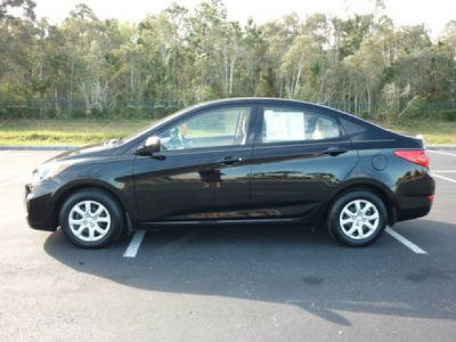 2013 Hyundai Accent FWD 4dr Sport