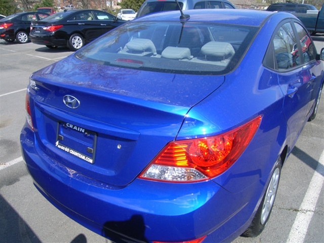 2013 Hyundai Accent FWD 4dr Sport