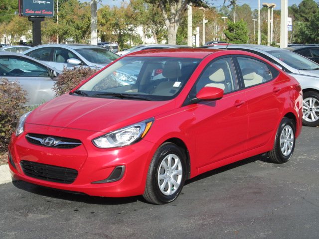 2013 Hyundai Accent FWD 4dr Sport