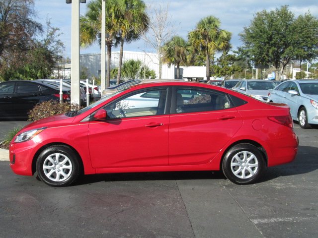 2013 Hyundai Accent FWD 4dr Sport