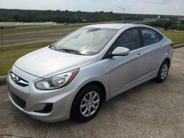 2013 Hyundai Accent FWD 4dr Sport