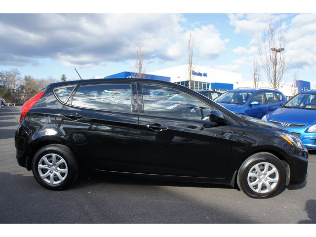 2013 Hyundai Accent Hi Top Handycap Transport