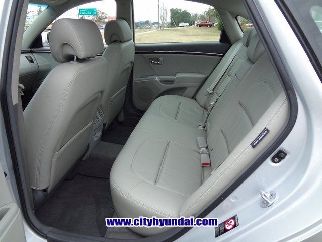 2011 Hyundai Azera FWD 4dr Sport