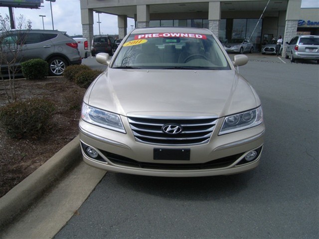 2011 Hyundai Azera FWD 4dr Sport