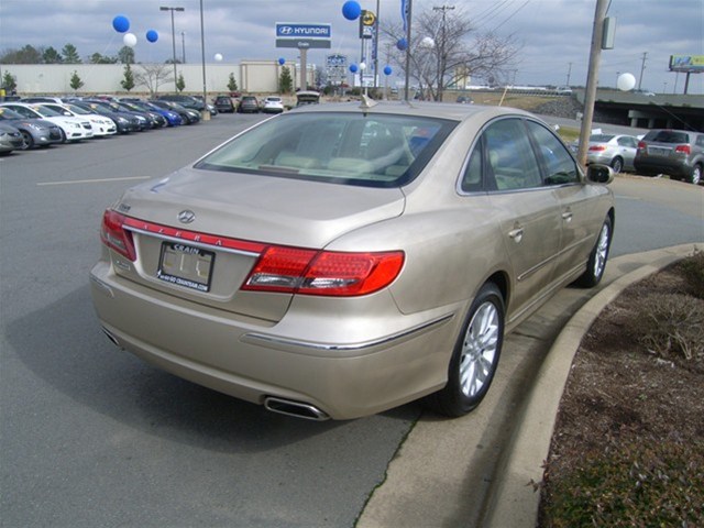 2011 Hyundai Azera FWD 4dr Sport