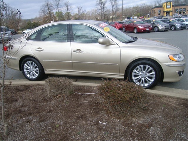 2011 Hyundai Azera FWD 4dr Sport