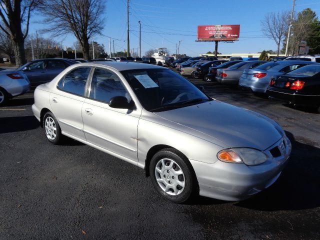 1999 Hyundai Elantra Base