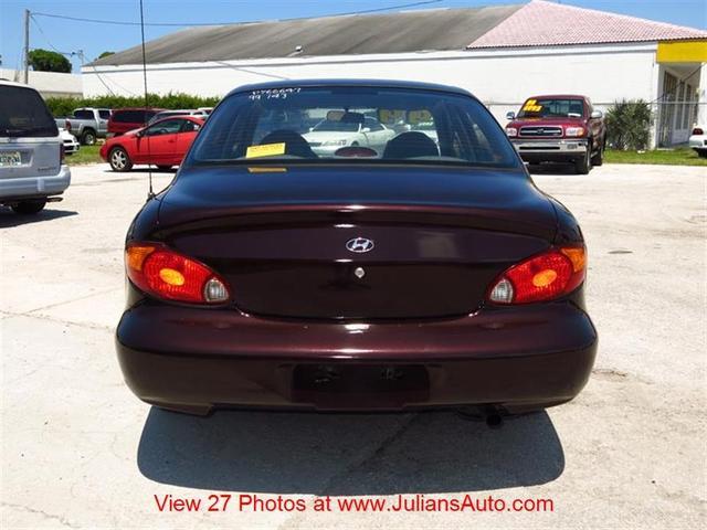 1999 Hyundai Elantra 2WD Crew Cab 140.5 Lone Star