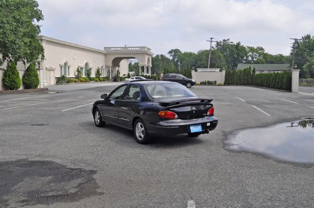 2000 Hyundai Elantra FWD 4dr Sport