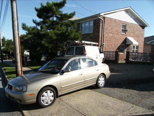 2002 Hyundai Elantra Bucket Lift