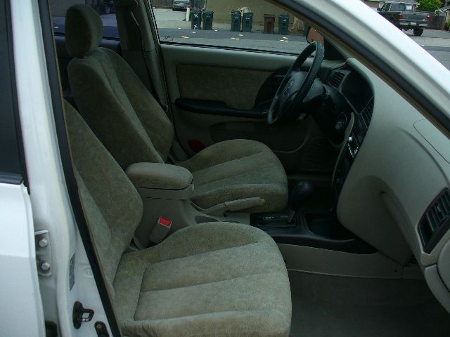 2002 Hyundai Elantra FWD 4dr Sport