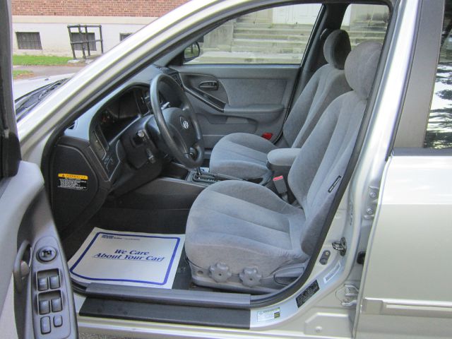 2004 Hyundai Elantra FWD 4dr Sport