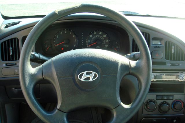 2004 Hyundai Elantra FWD 4dr Sport