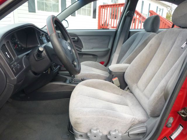 2005 Hyundai Elantra 4dr Sdn I4 CVT 2.5 S Sedan