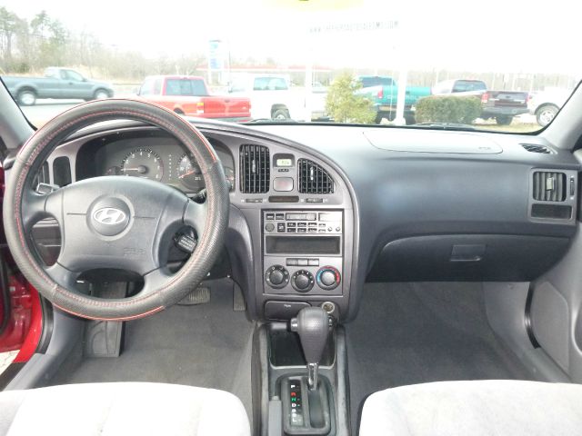 2005 Hyundai Elantra 4dr Sdn I4 CVT 2.5 S Sedan